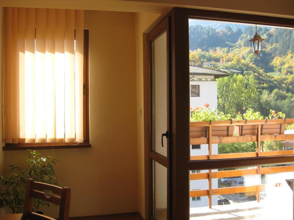 Family Hotel Veronika Devin Exterior foto