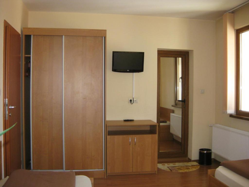 Family Hotel Veronika Devin Exterior foto